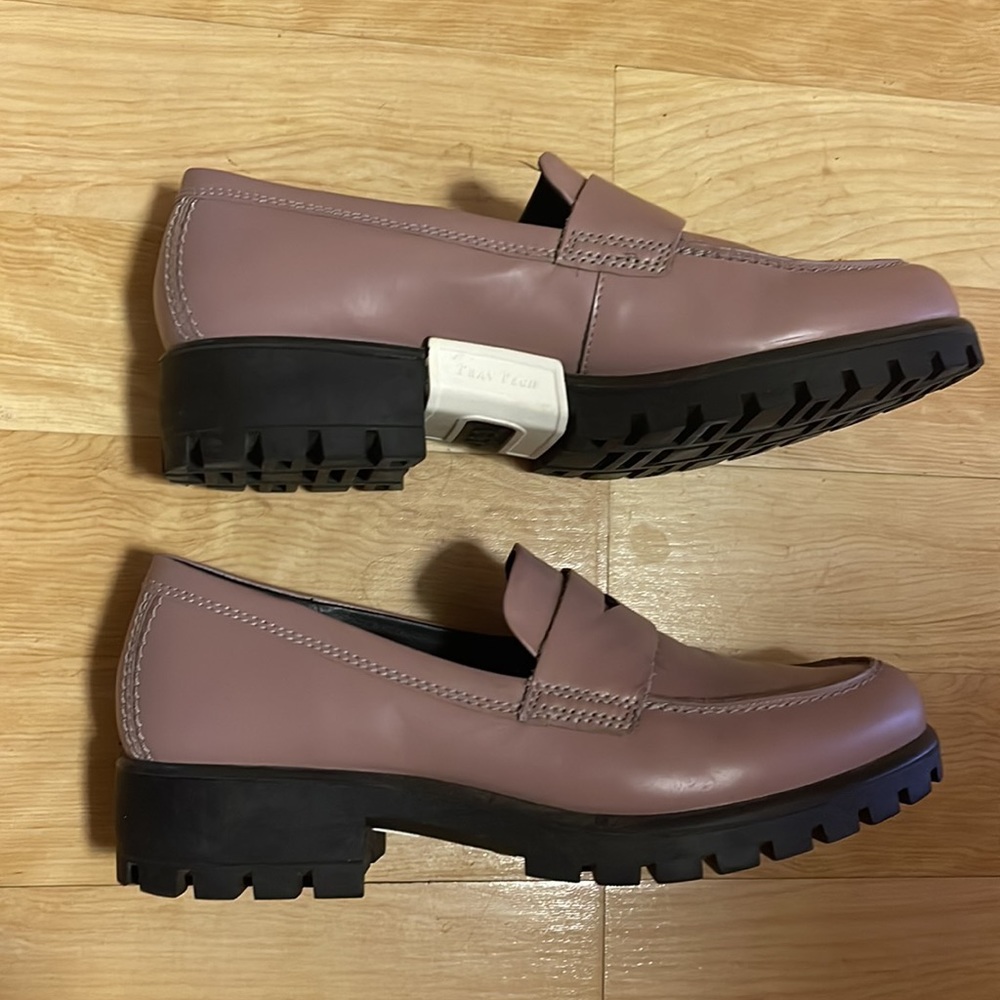 Mauve The New Black Cushy Comfy Cute Loafers View 3